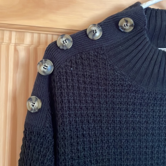 Black sweater never worn - Picture 2 of 2